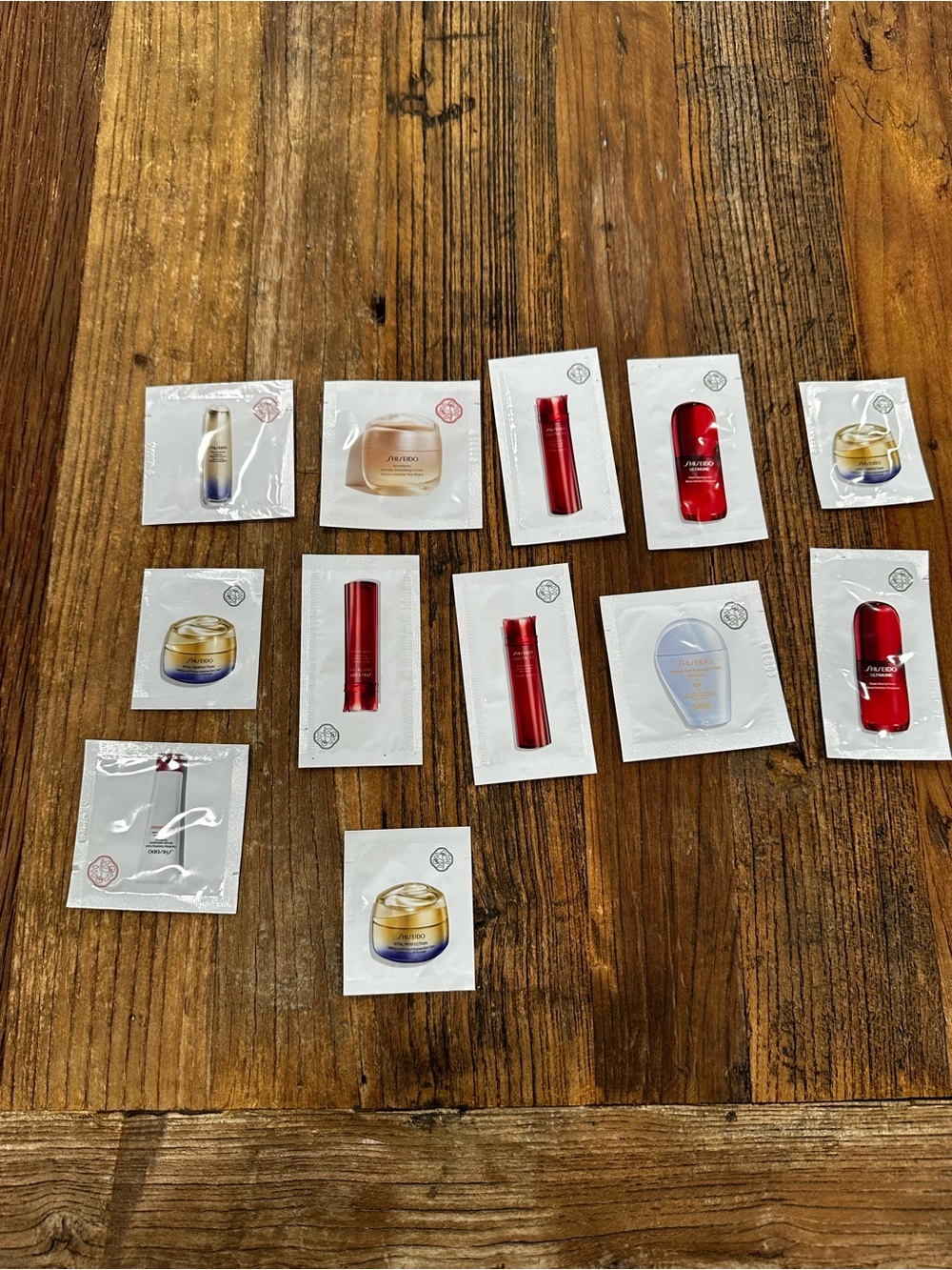 Shiseido Skincare Sample Sachets in Red, Gold & White - Picture 5 of 5